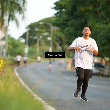 Runner Photo 7703414