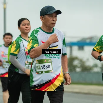 Runner Photo 7703423