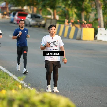 Runner Photo 7703475