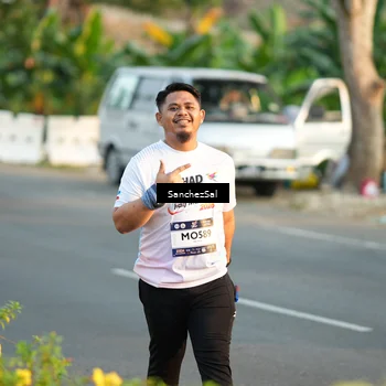 Runner Photo 7703476