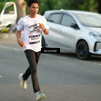 Runner Photo 7703537