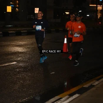 Runner Photo 7703546