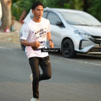 Runner Photo 7703573