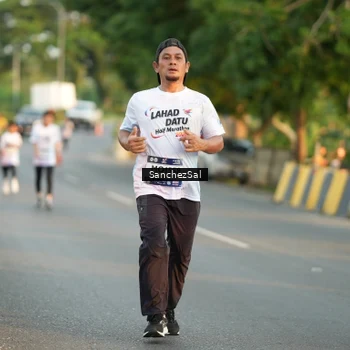 Runner Photo 7703601
