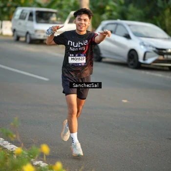 Runner Photo 7703660