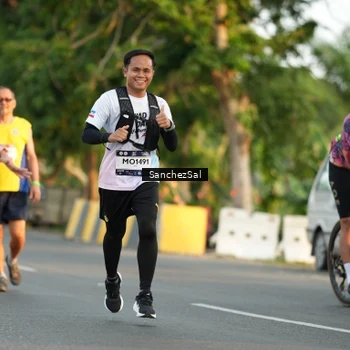 Runner Photo 7703674