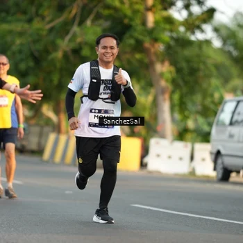 Runner Photo 7703675