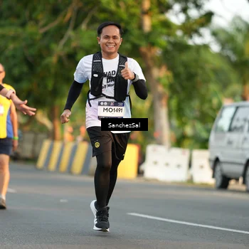 Runner Photo 7703680