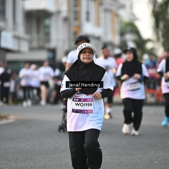 Runner Photo 7703743
