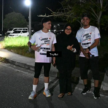 Runner Photo 7703781