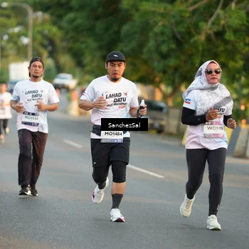Runner Photo 7703814