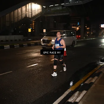 Runner Photo 7703817
