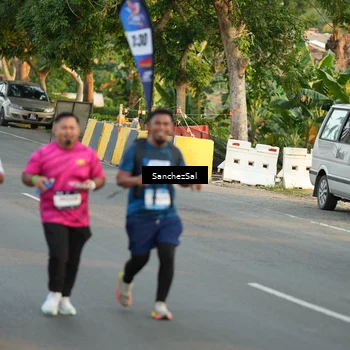 Runner Photo 7703875