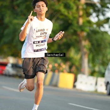 Runner Photo 7703915