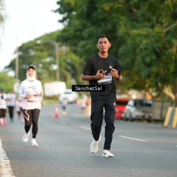 Runner Photo 7703916