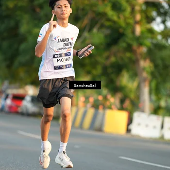 Runner Photo 7703919