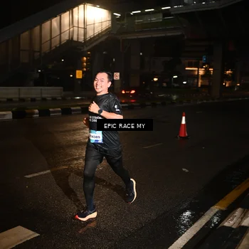 Runner Photo 7703942