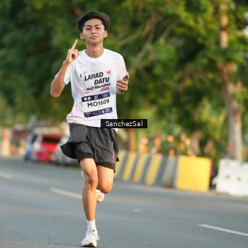 Runner Photo 7703952