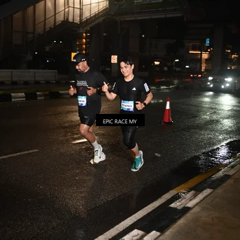 Runner Photo 7704002
