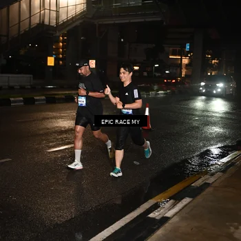 Runner Photo 7704008