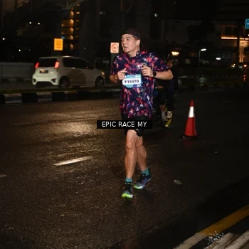 Runner Photo 7704013