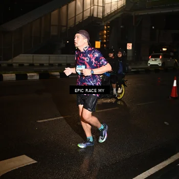 Runner Photo 7704023
