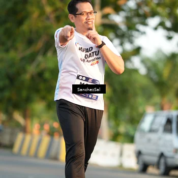 Runner Photo 7704025