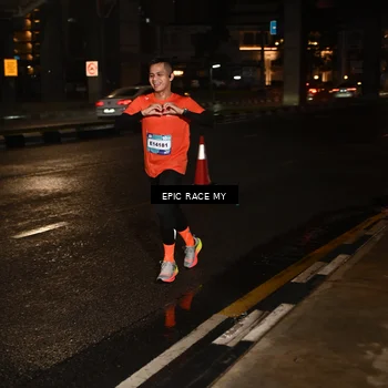 Runner Photo 7704044