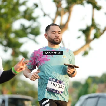 Runner Photo 7704061