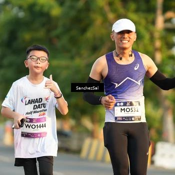 Runner Photo 7704073