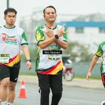 Runner Photo 7704076