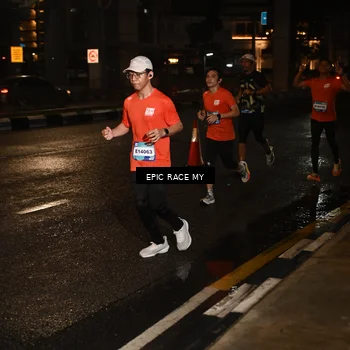 Runner Photo 7704085