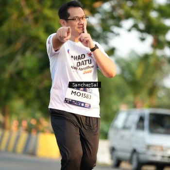Runner Photo 7704100