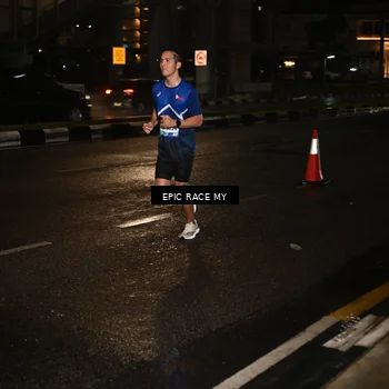 Runner Photo 7704110