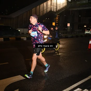 Runner Photo 7704113