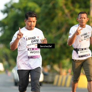 Runner Photo 7704150