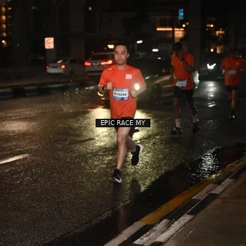 Runner Photo 7704170