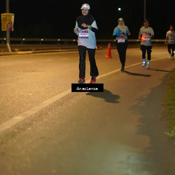 Runner Photo 7704172