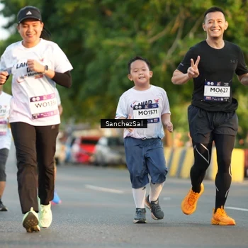 Runner Photo 7704185