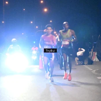 Runner Photo 7704193