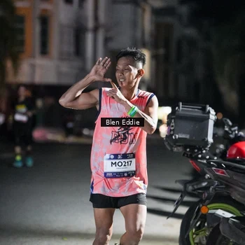 Runner Photo 7704194