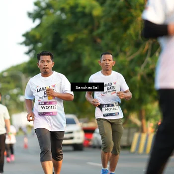 Runner Photo 7704230