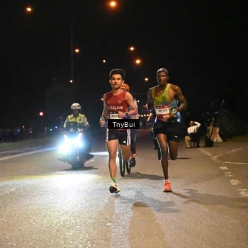Runner Photo 7704245