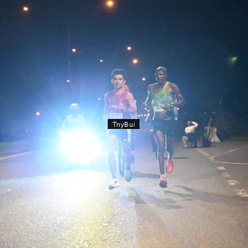 Runner Photo 7704252