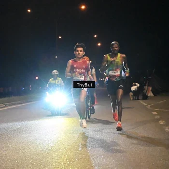 Runner Photo 7704259