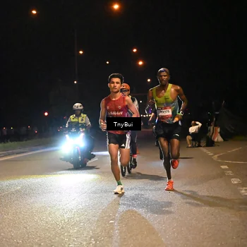 Runner Photo 7704260
