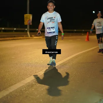 Runner Photo 7704267