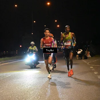 Runner Photo 7704275