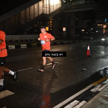 Runner Photo 7704298