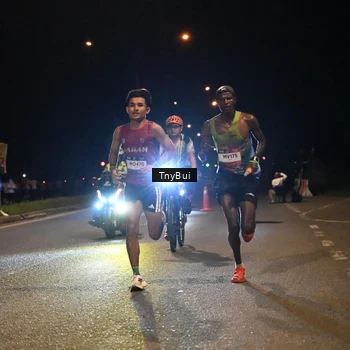 Runner Photo 7704307